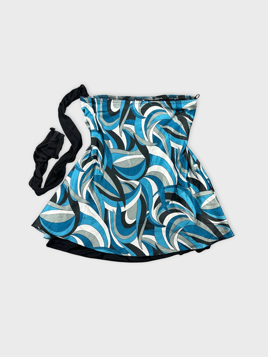 Back view of a blue and black patterned skirt with a tie.