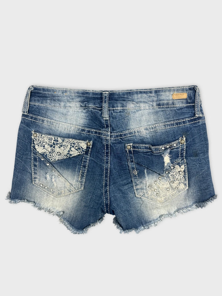Chic Denim Shorts with Distressed Edges (W28 / M)