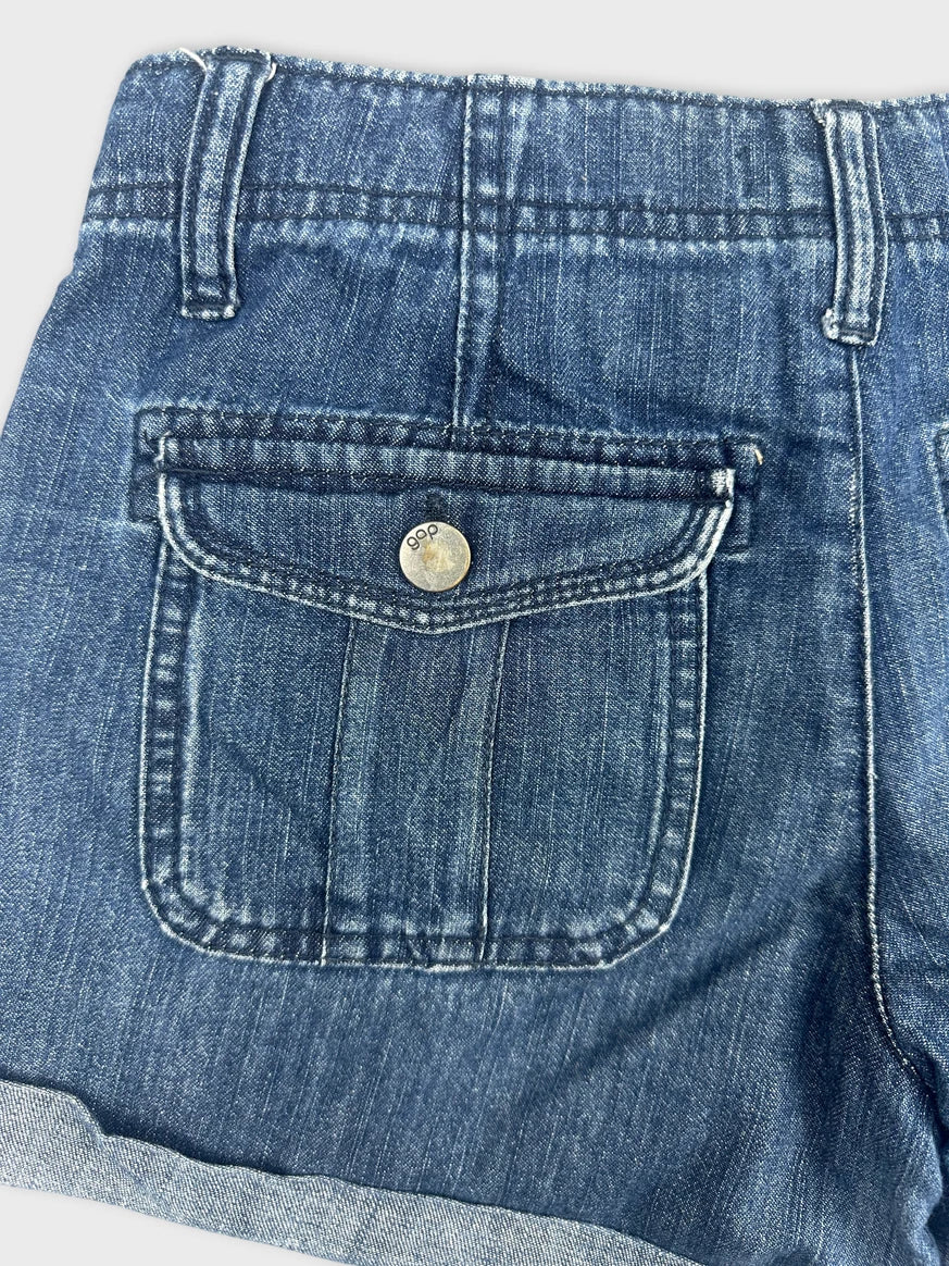 Detail view of women denim shorts in dark blue with back pocket.