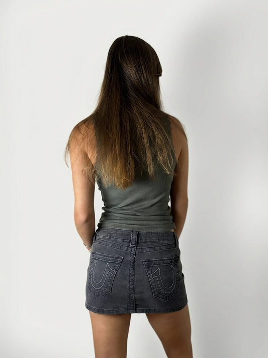 Back view of a women’s denim skirt in dark gray, featuring stitched pockets.