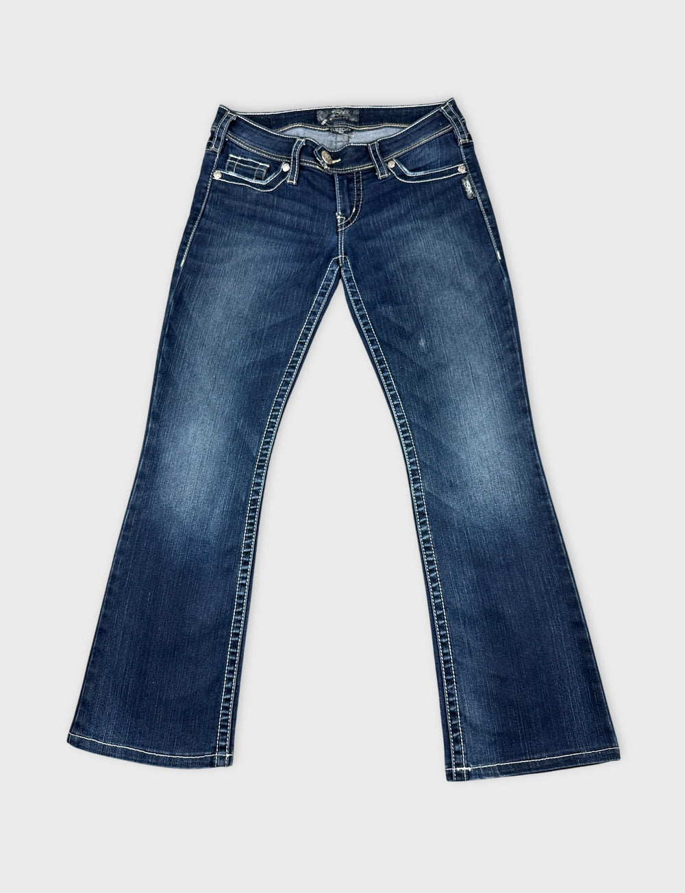 Front view of women long wide jeans in dark blue with a flared hem.