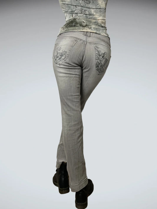 Narrow straight leg