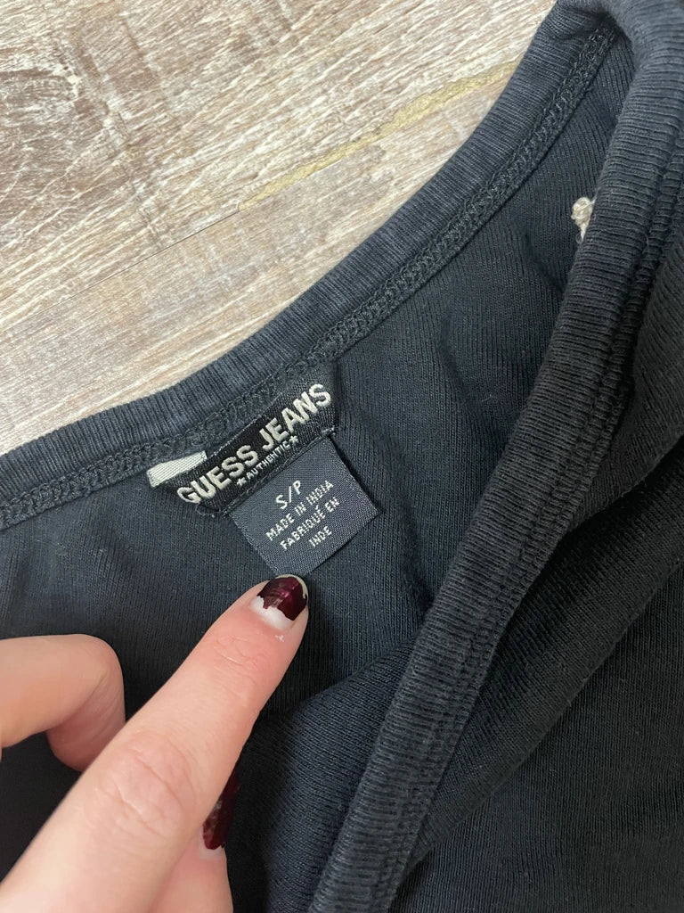 One-shoulder shirt