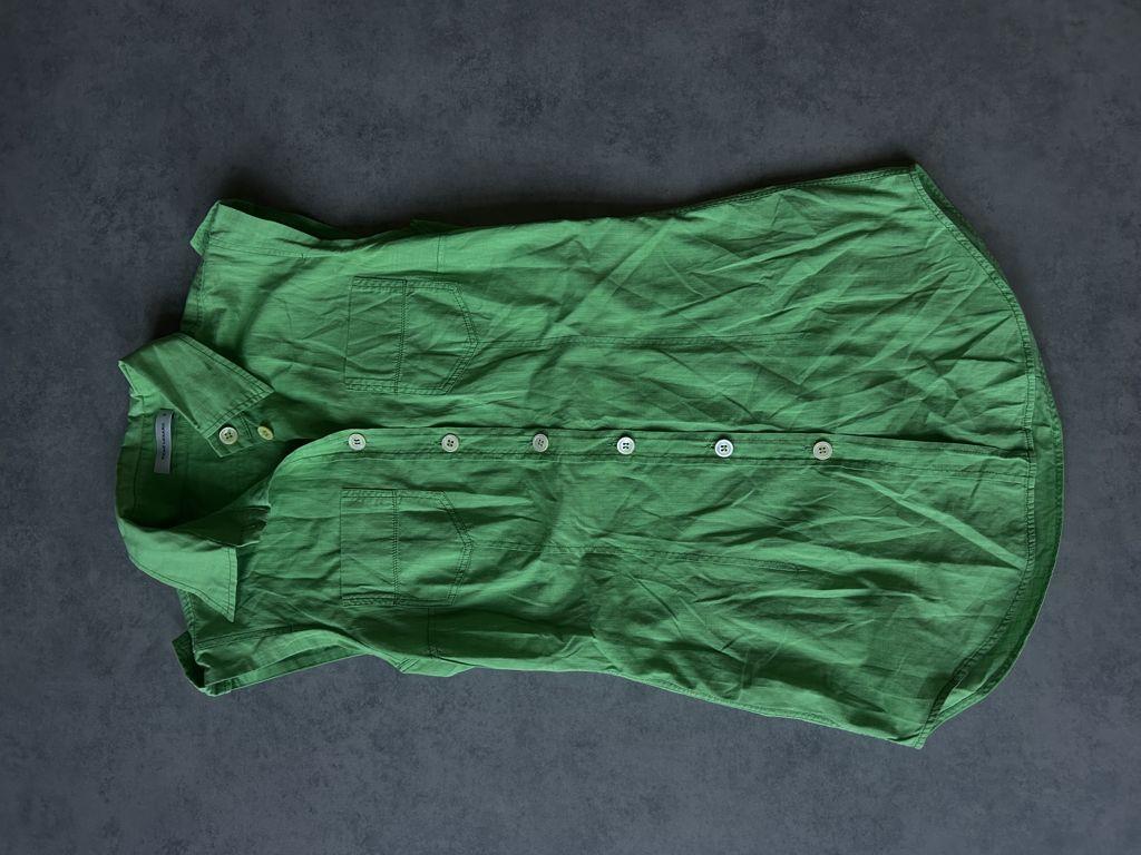 Green sleeveless button up