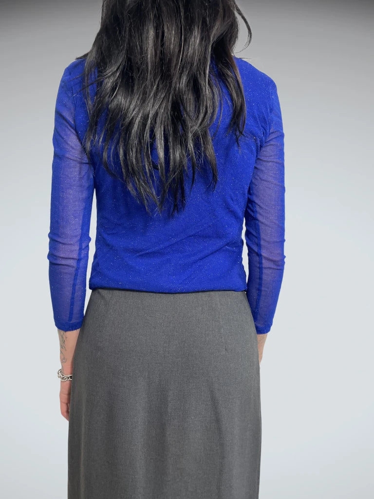 blue long sleeve top (M)