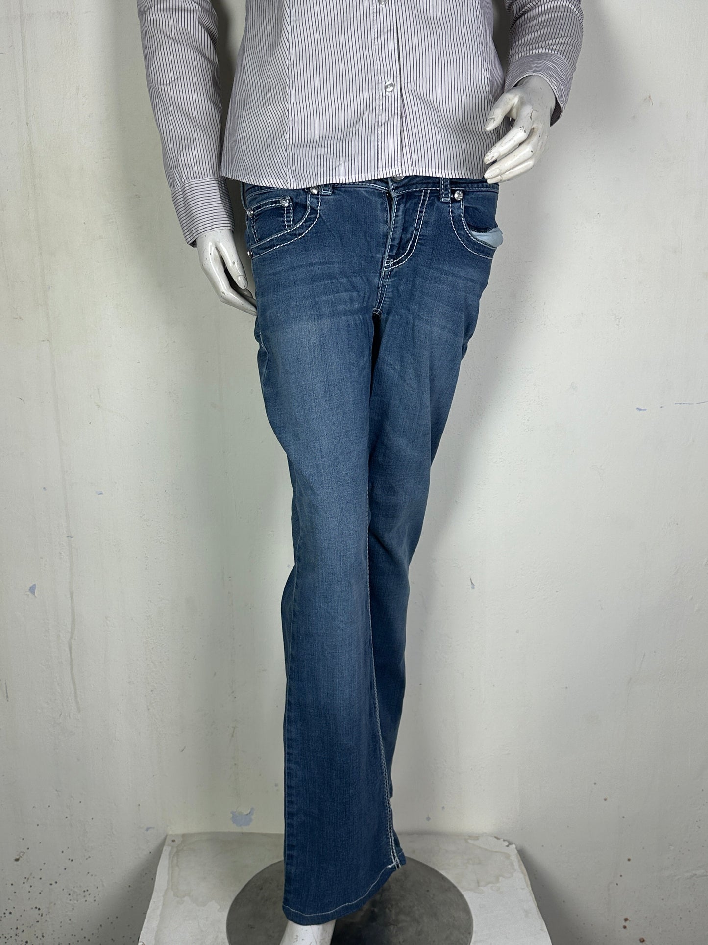 Edgy Flare Jeans with Perfect Fit (W28 / M)