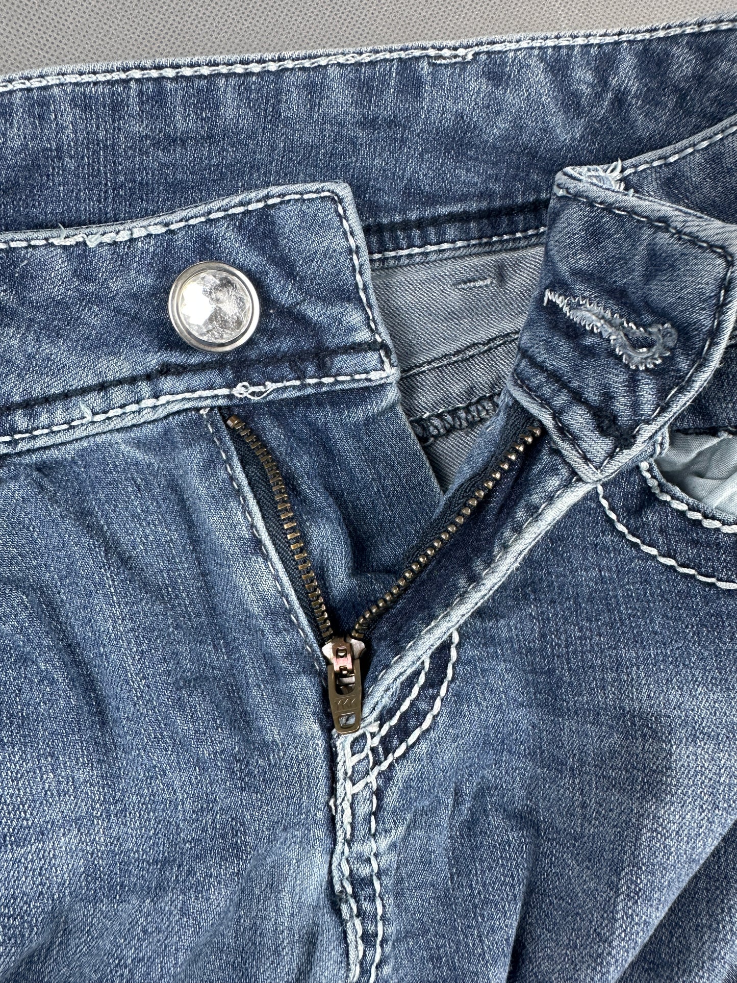 Stylish Denim Jeans with Unique Back Pocket Detail (W28)