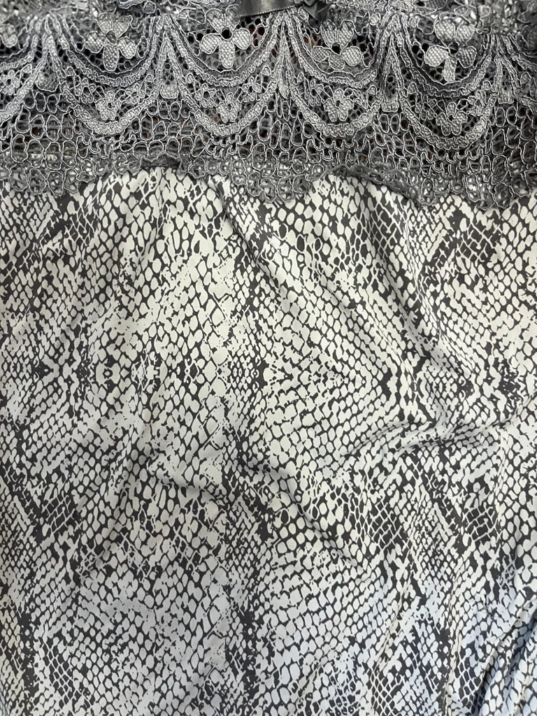 Mini dress with lace