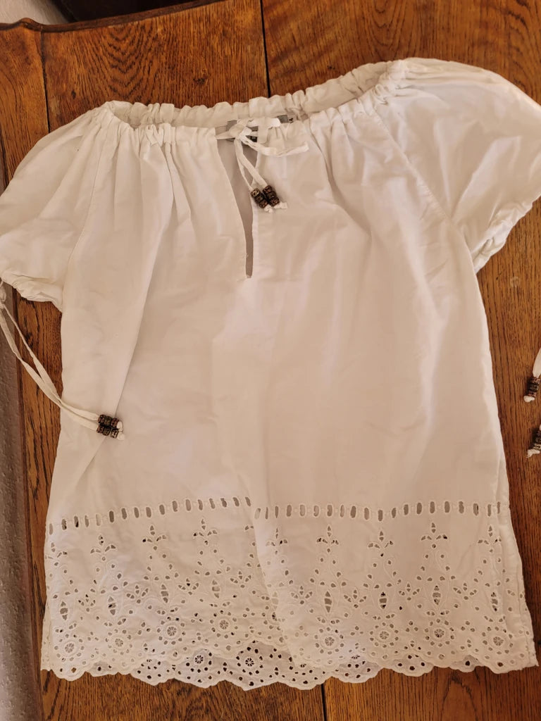 Short-sleeved blouse