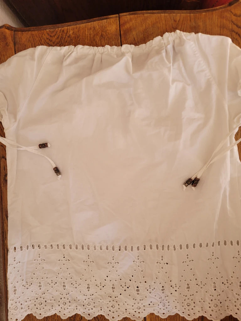 Short-sleeved blouse