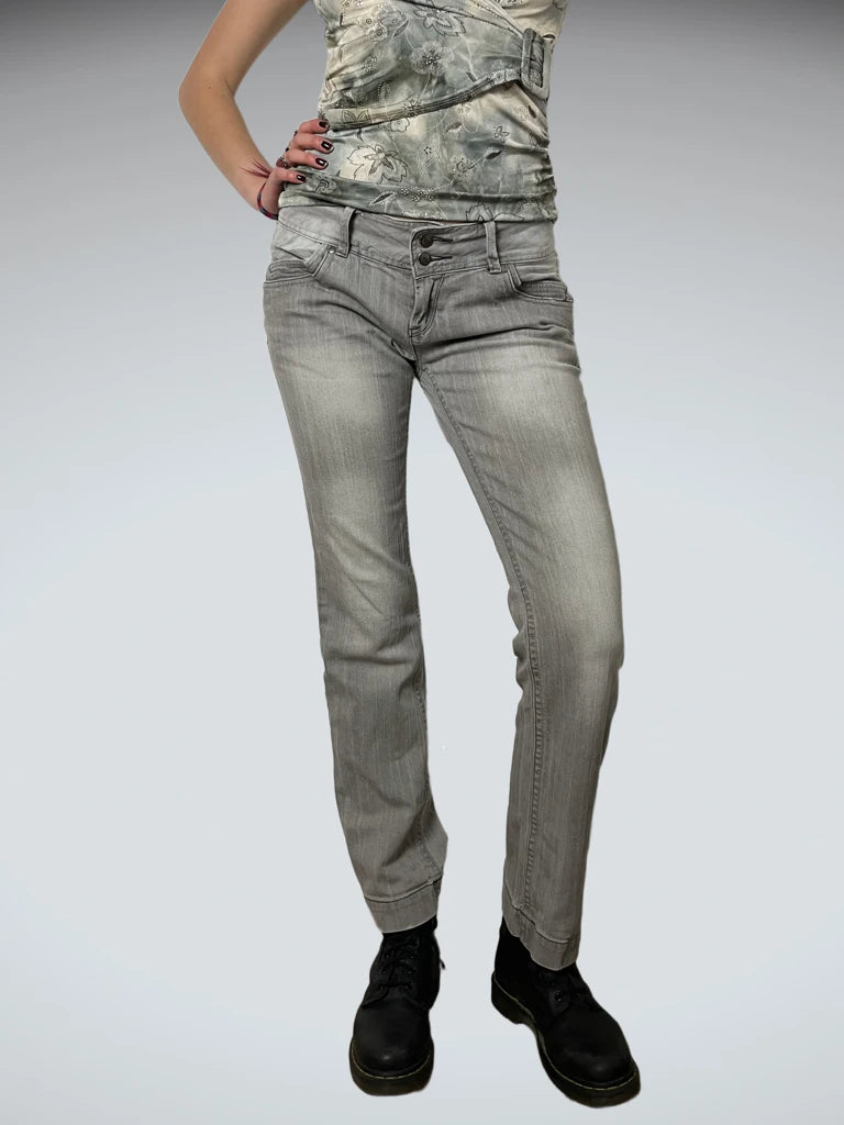 Narrow straight leg