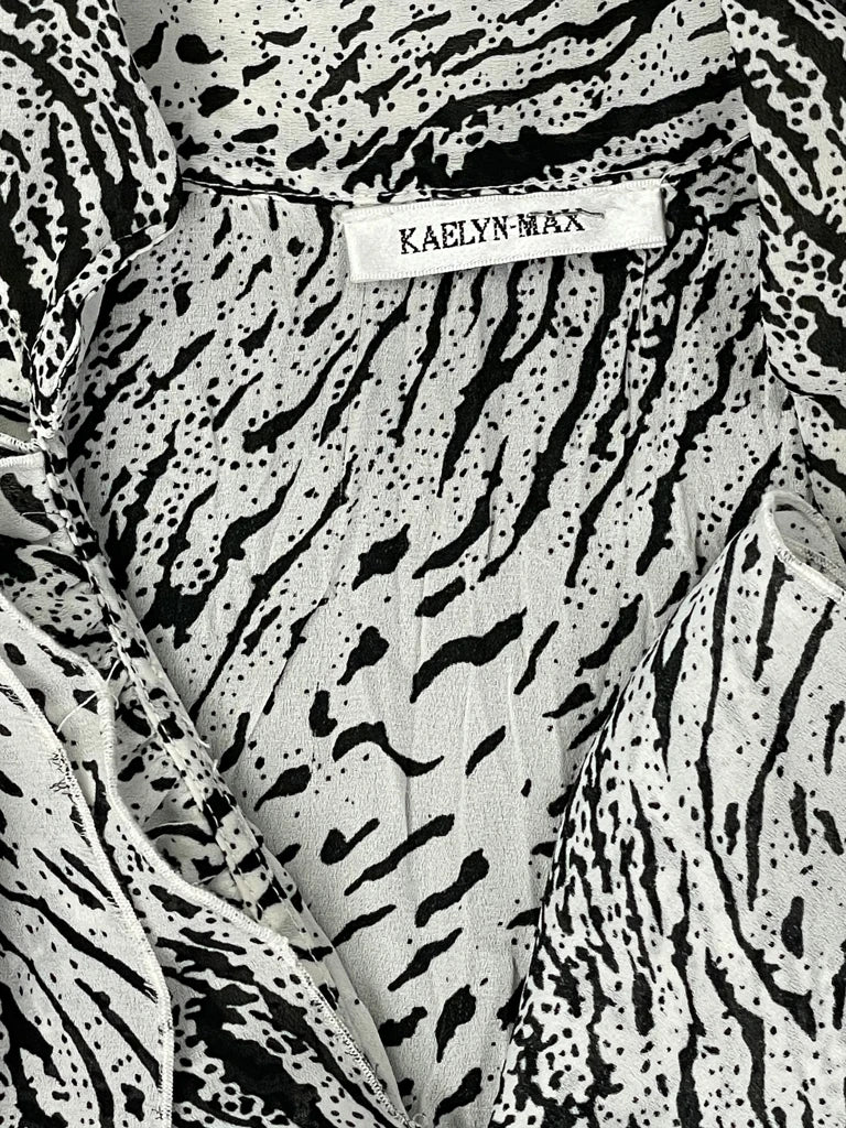 Kaelyn Max White Tiger Print Long Vintage Top (S)