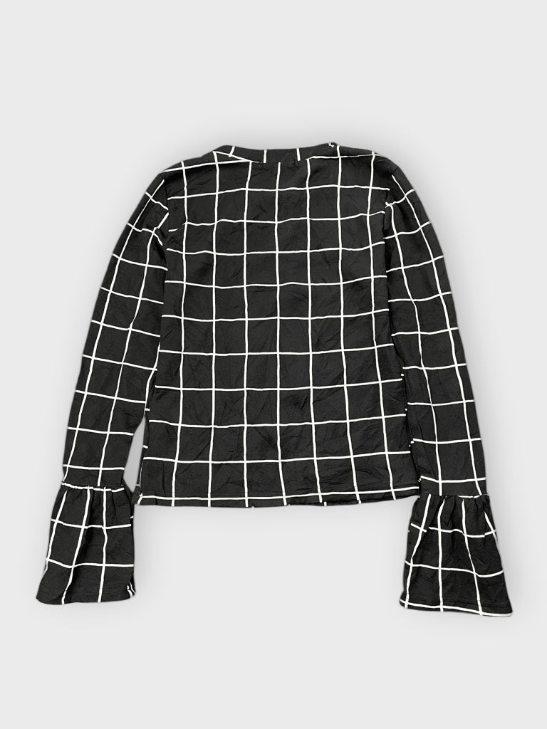 detail view, Black and White Checkered Bell Sleeve Top, vintage Y2K second hand piece, image 4