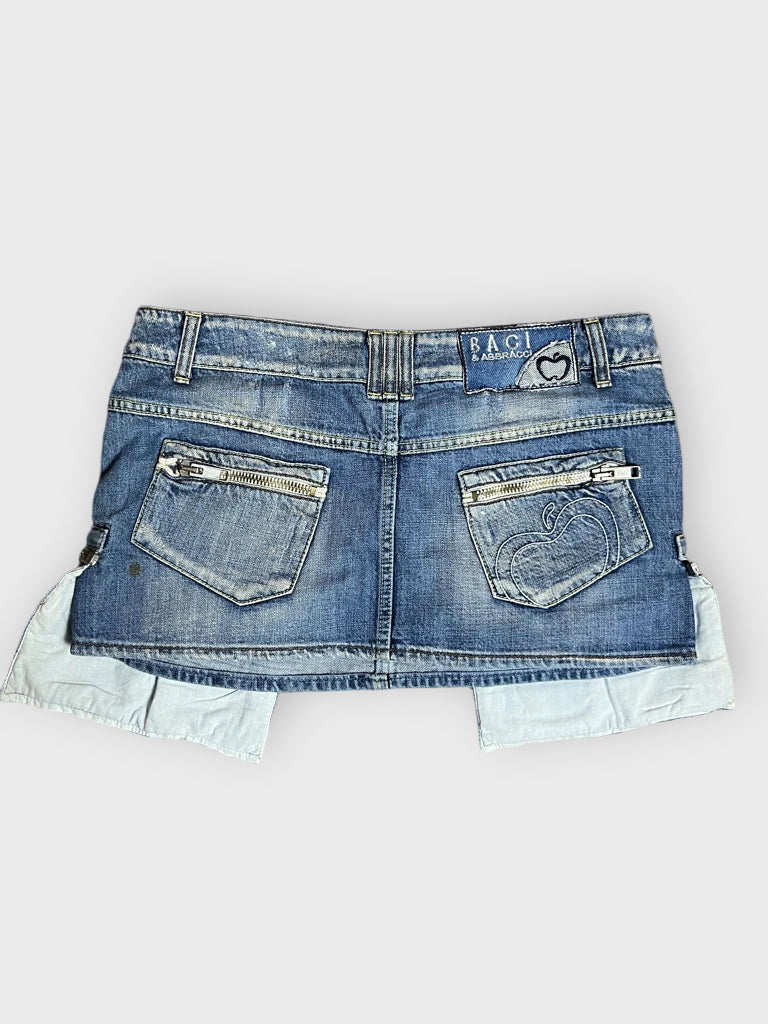 detail view, Baci and Abbraci Blue Denim Skirt with Bags, vintage Y2K second hand piece, image 4