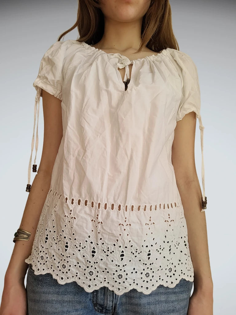 Short-sleeved blouse