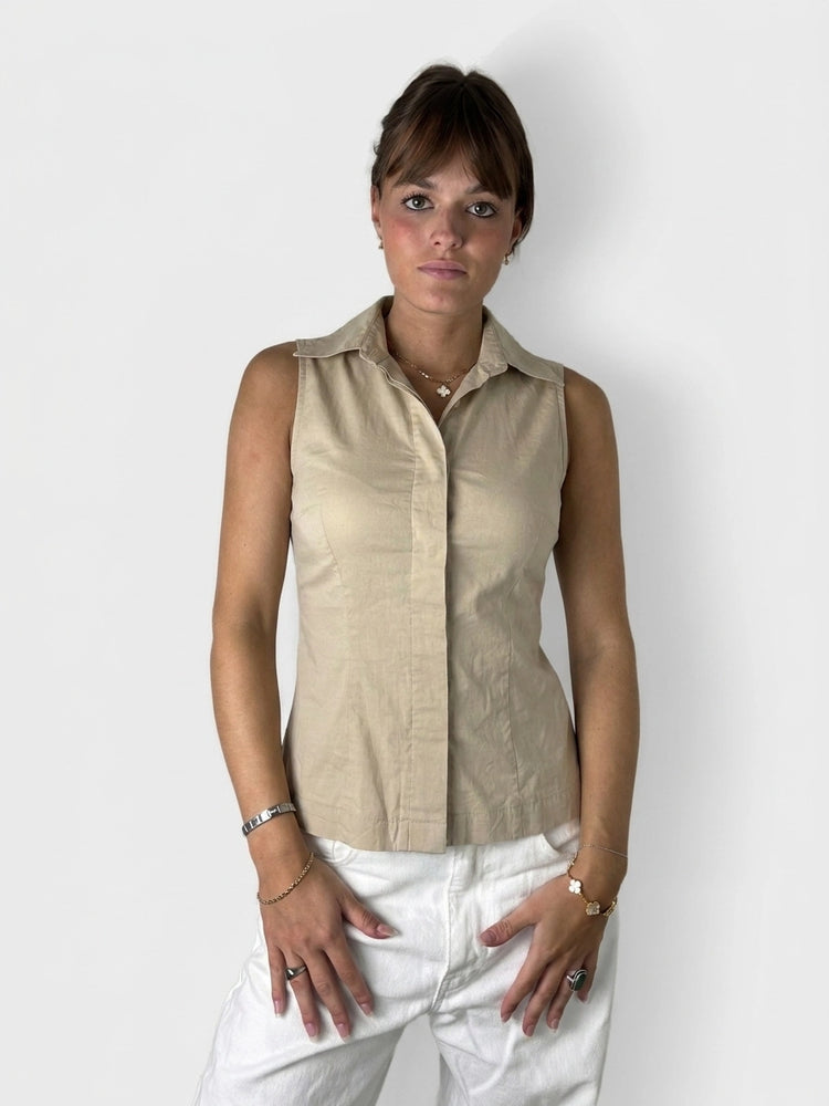 Chic Sleeveless Top with Sharp Collar (S)