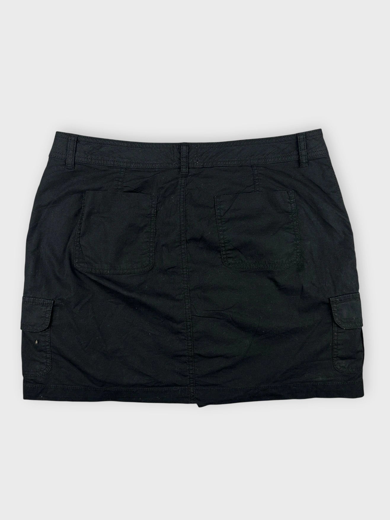 Back view of black mini cargo shorts featuring two pockets.