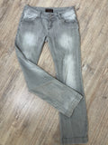 Narrow straight leg