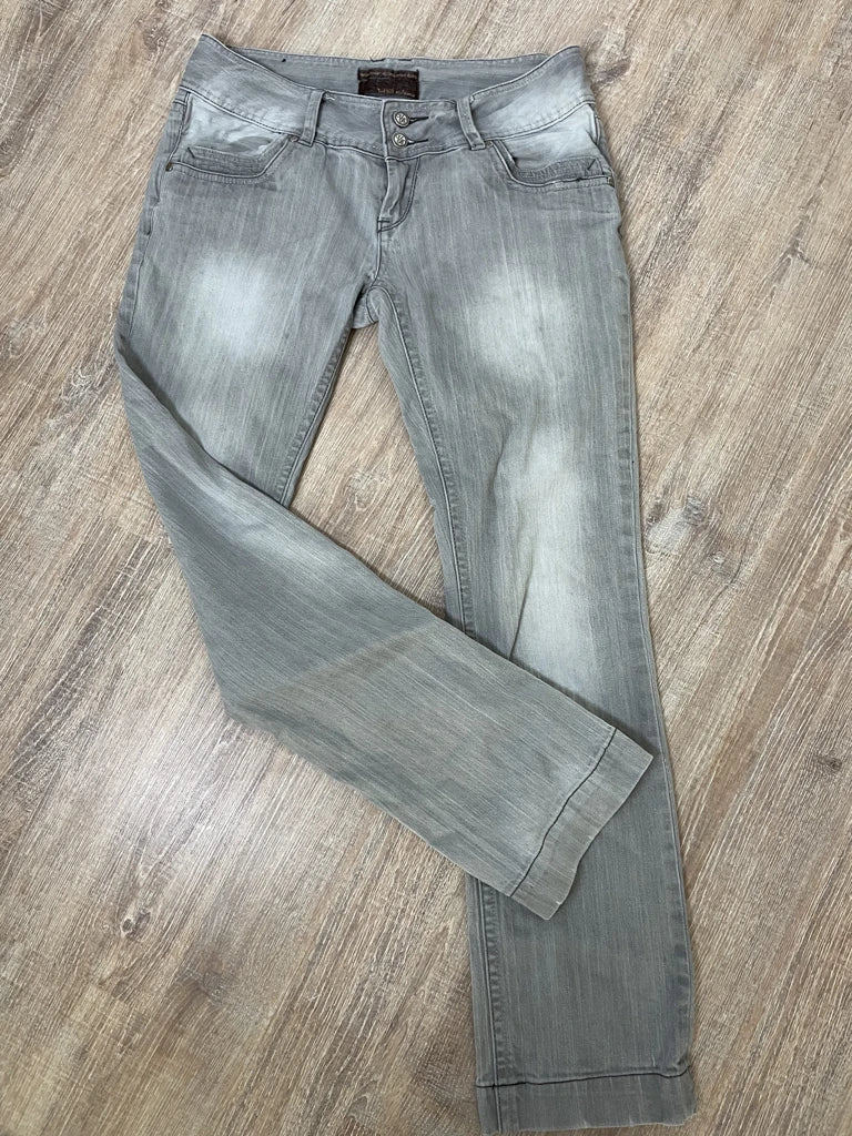 Narrow straight leg