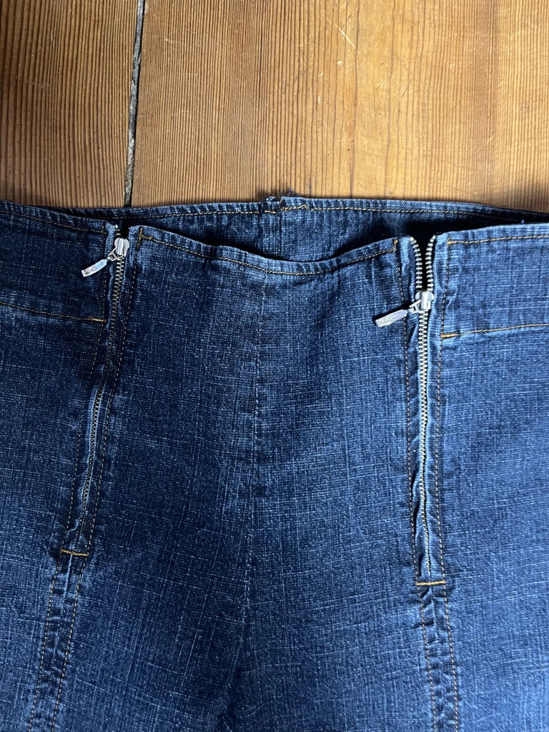 Blue Jeans with Zipper Detail