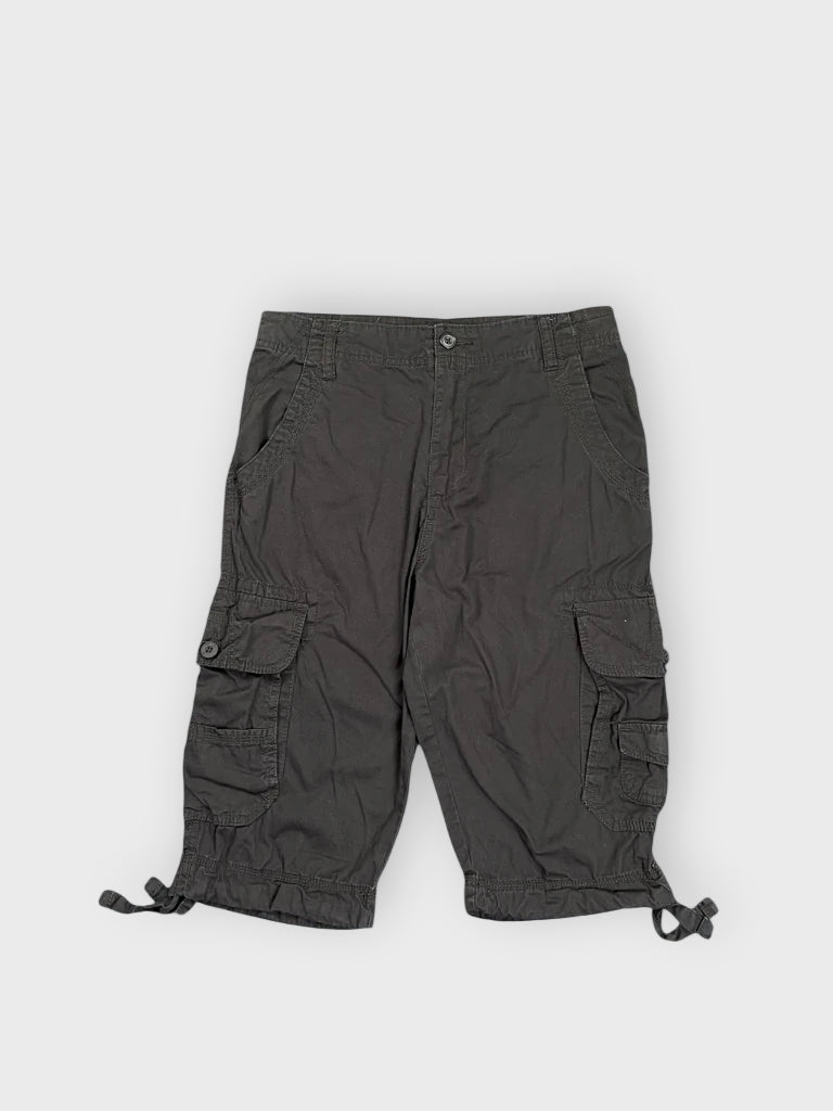 front view, Faded Glory Black Cargo Shorts, vintage Y2K second hand piece