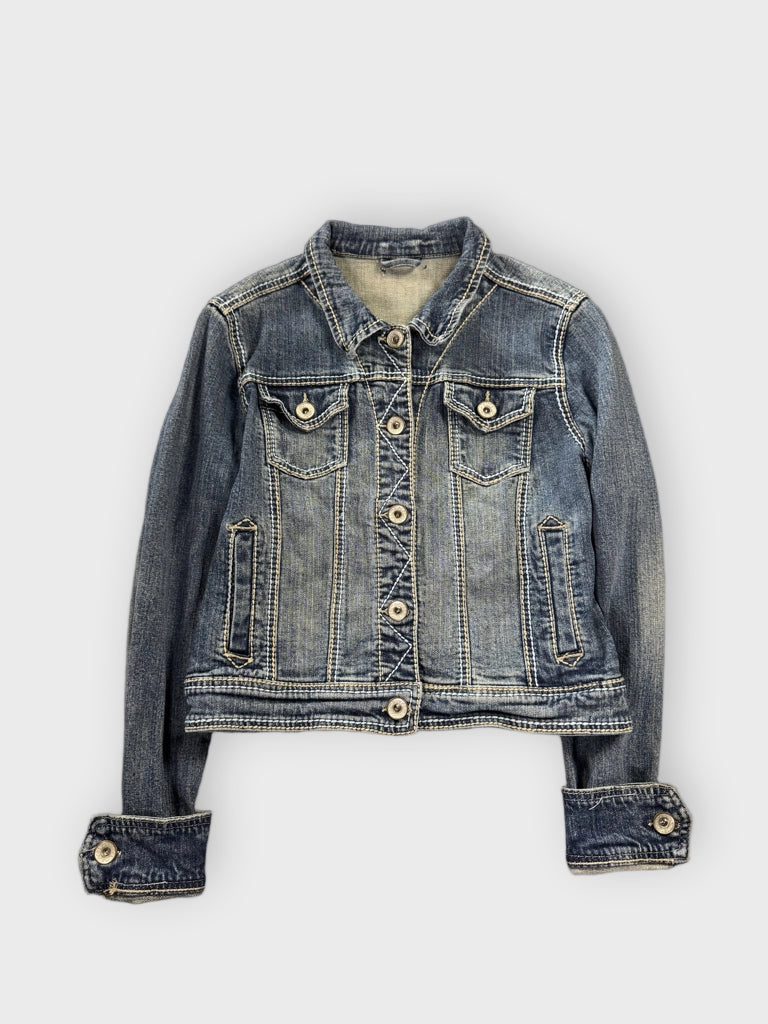 detail view, Maurices Blue Classic Denim Jacket Women, vintage Y2K second hand piece, image 4