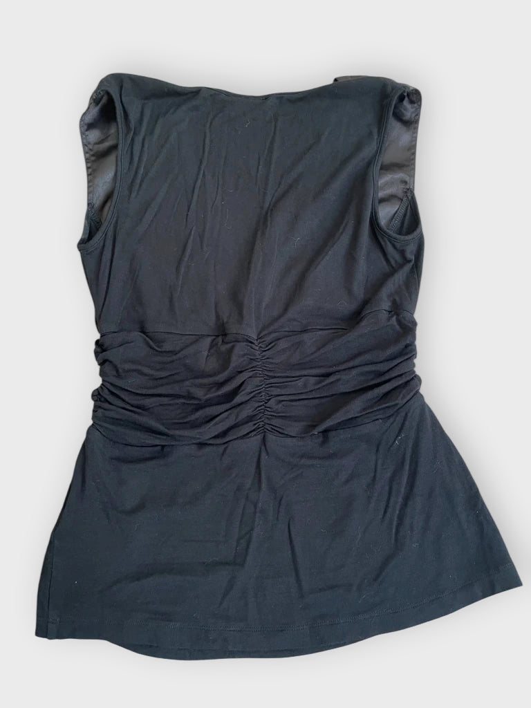 detail view, Suzy night flow – deep v black tank, vintage Y2K second hand piece, image 6