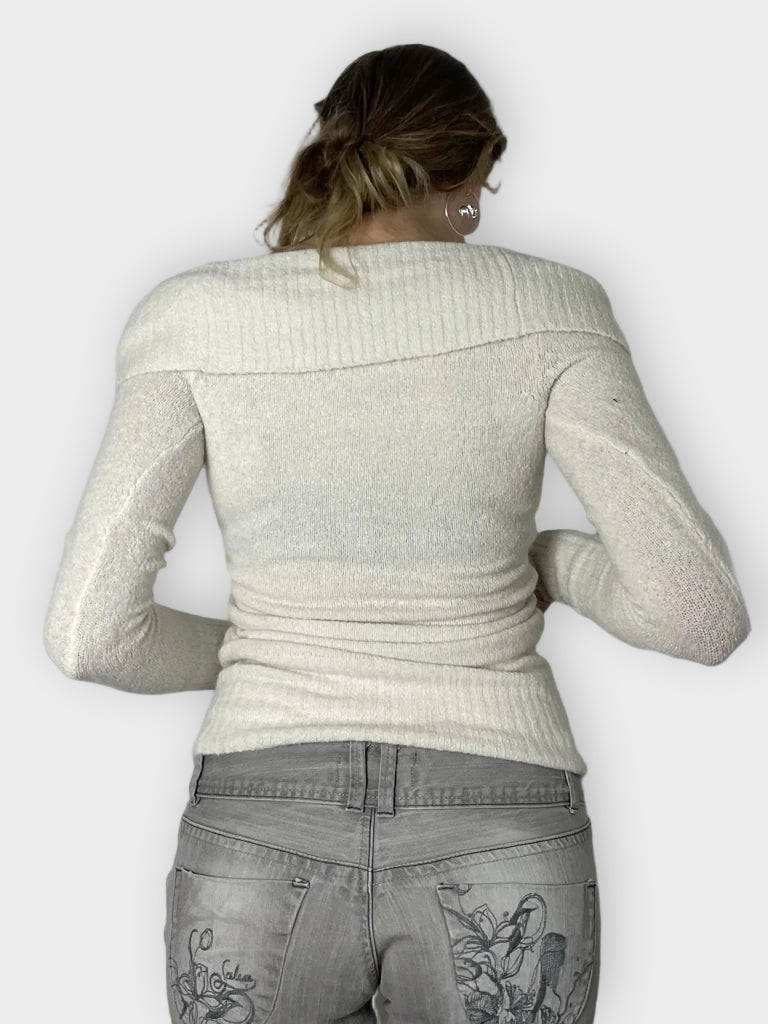 back view, Love by Design White Sweater, vintage Y2K second hand piece