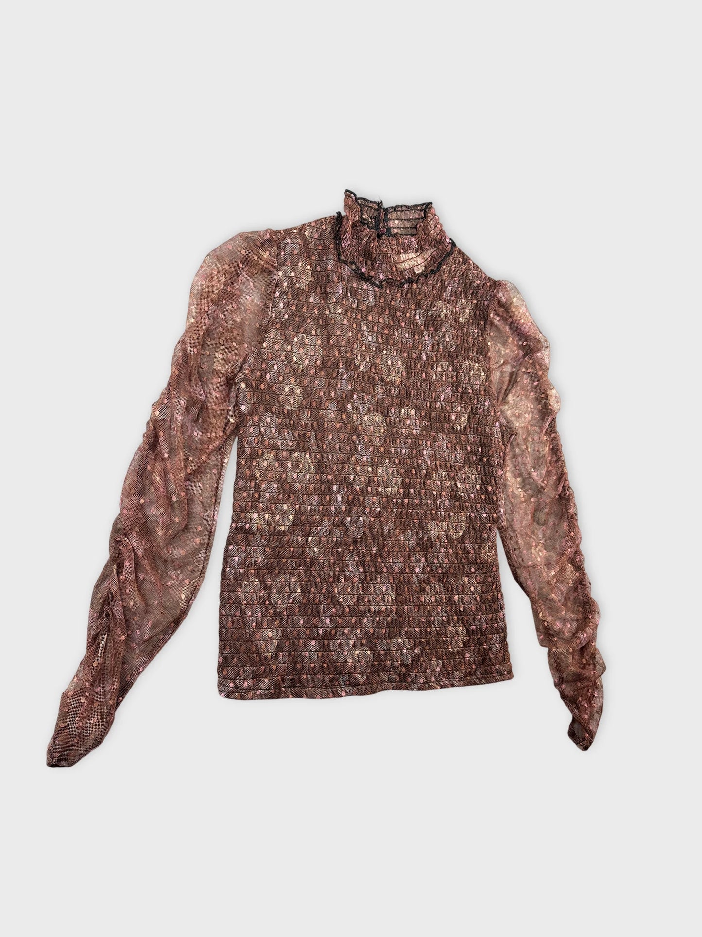 Detail view of a women body shirt in mauve with ruffled sleeves.