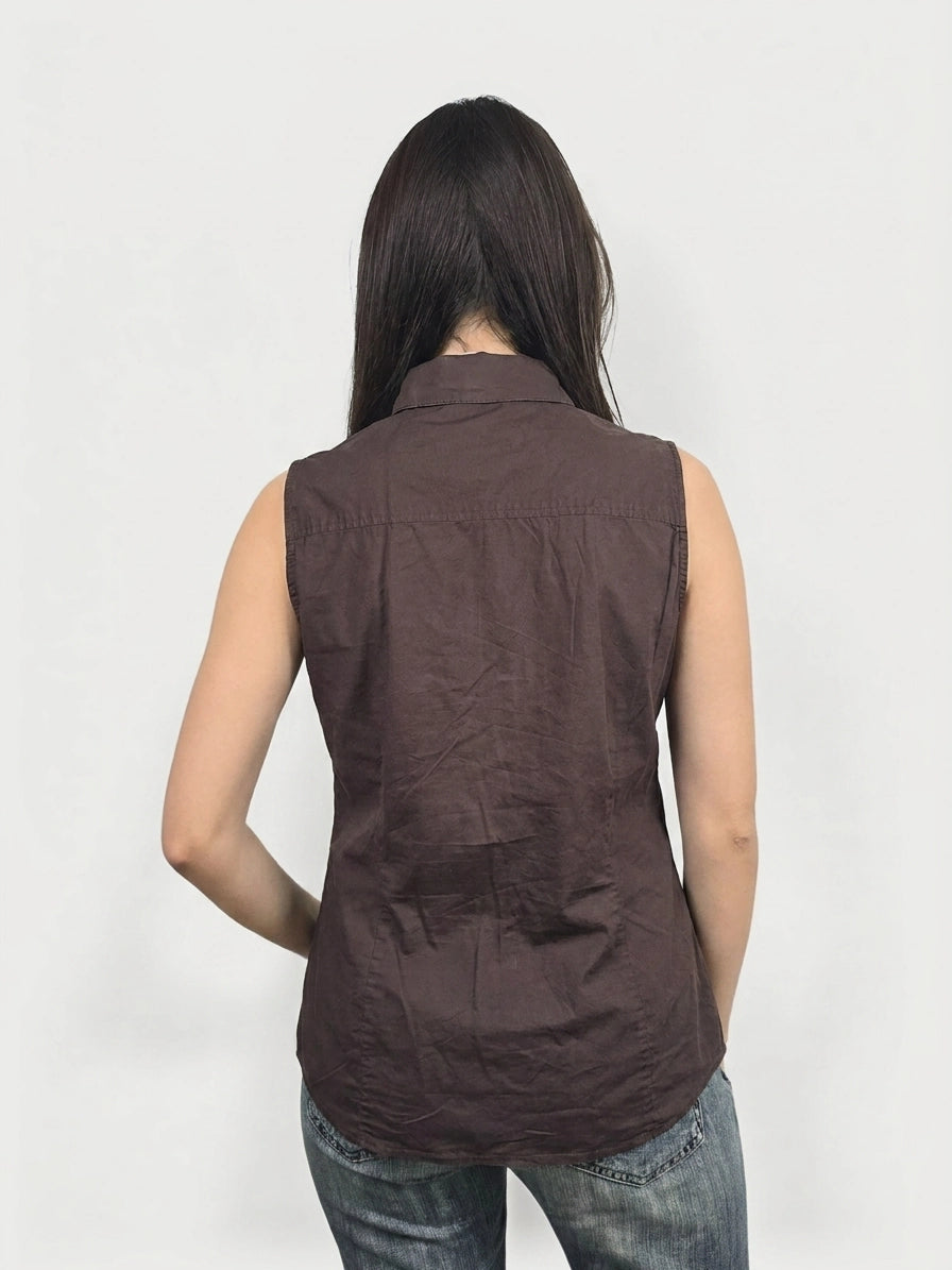 Back view of a sleeveless brown body shirt, featuring a collar.