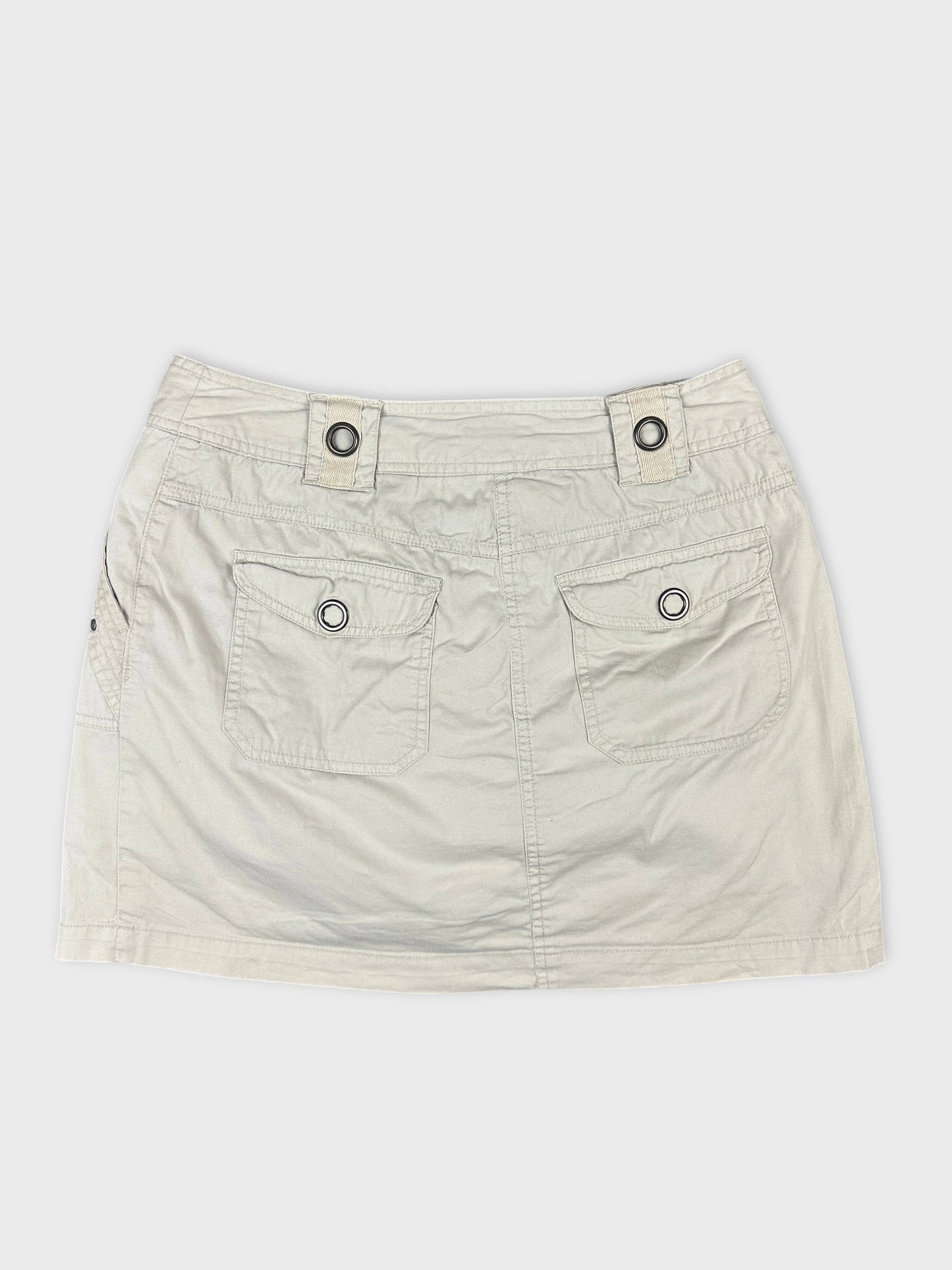 Back view of a mini skirt in light beige with two pockets.