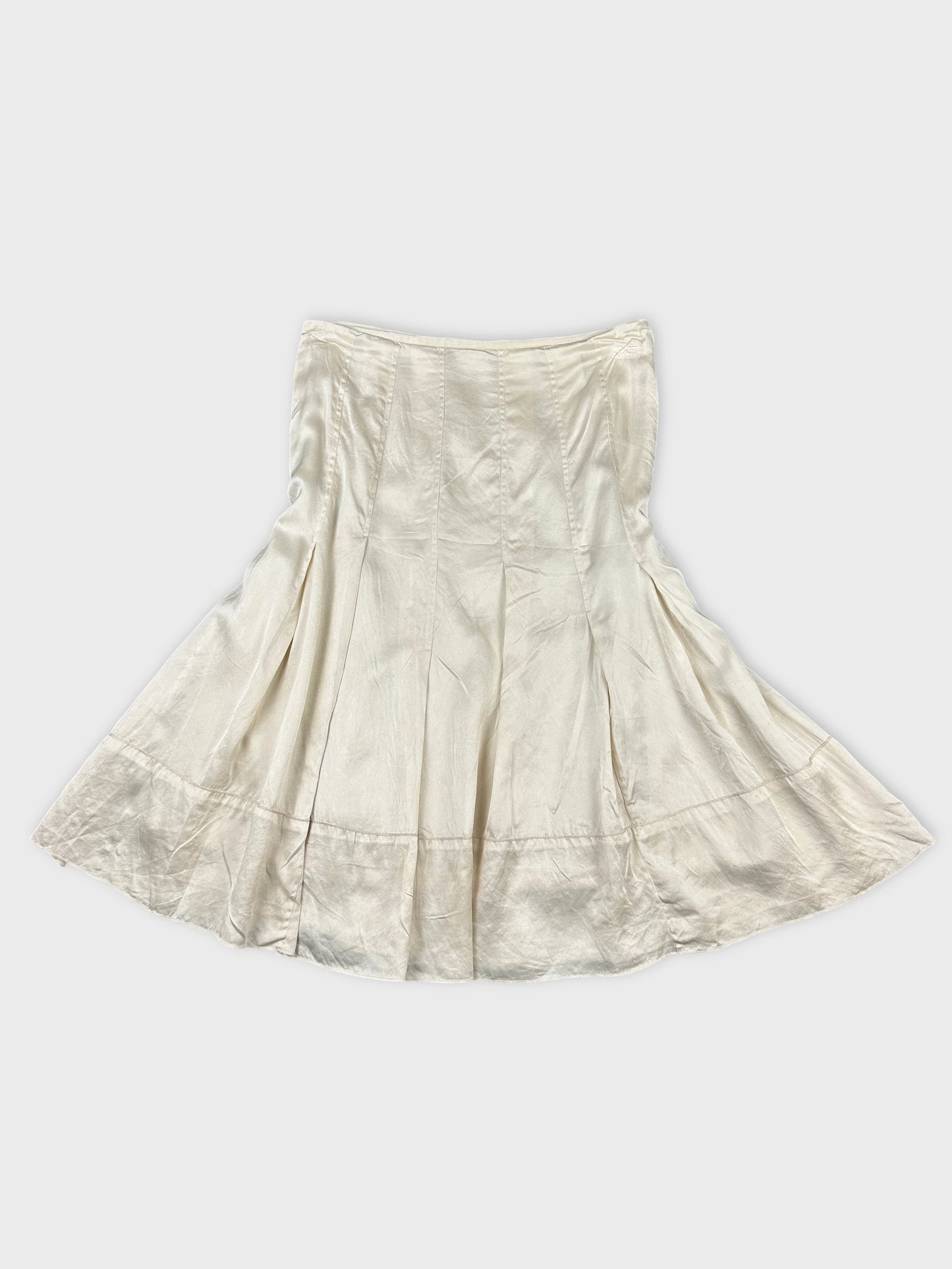Back view of a white vintage skirt featuring pleats and a flared shape.