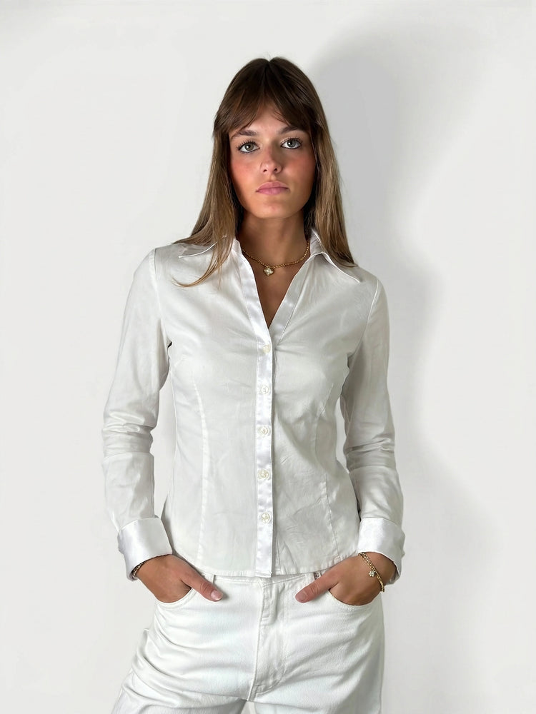 Chic White Button-Up Shirt with Satin Finish (XS)