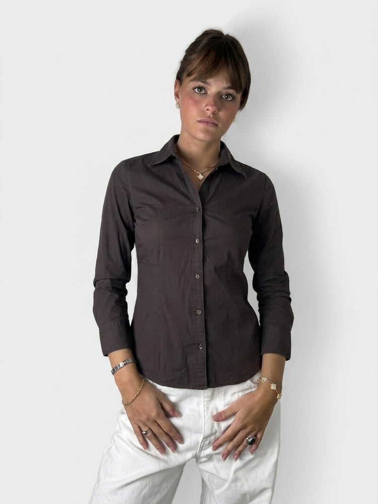 Chic Brown Button-Up Shirt with Slim Fit (XS)