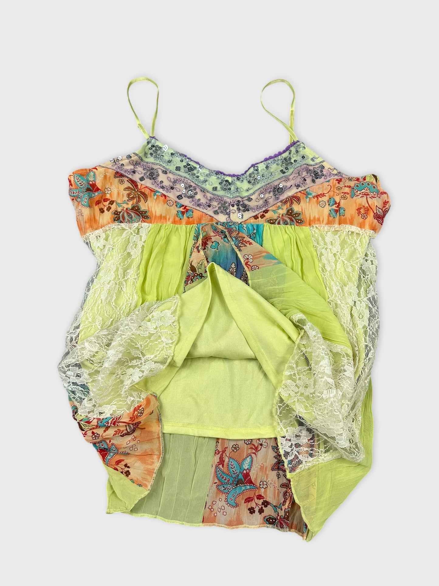 Detail view of a colorful upper body shorts with lace hem.