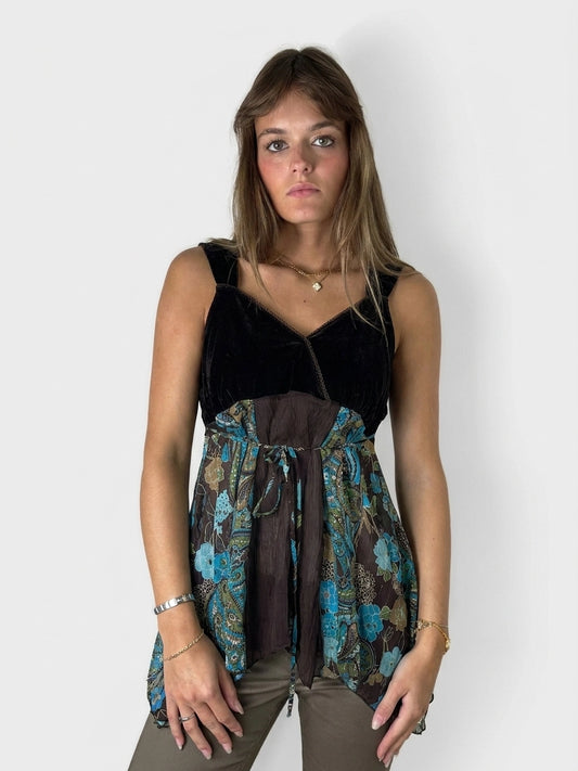 Front view of a vintage women’s upper body shorts in black with a floral print.